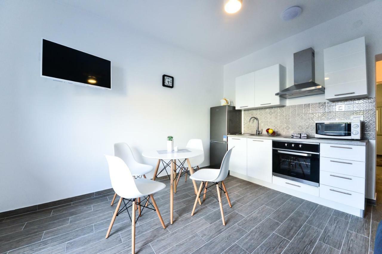 Apartment Ab *